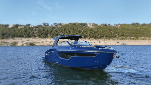 Cruisers Yachts 38 GLS