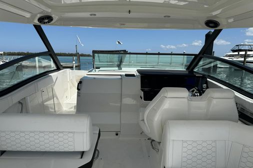 Sea Ray 320 Sundancer image