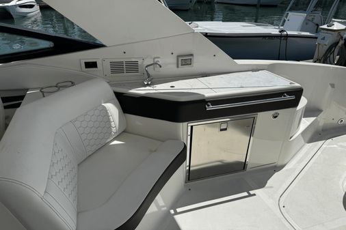 Sea Ray 320 Sundancer image