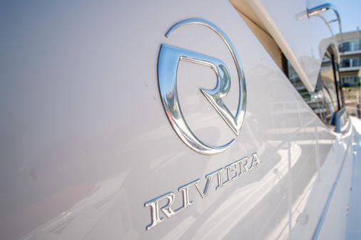 Riviera 525 SUV image