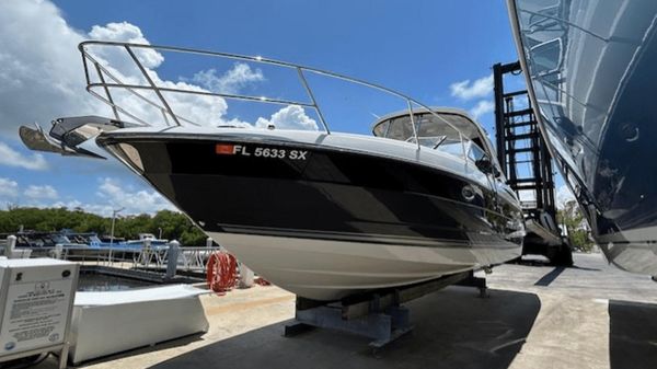 Monterey 335 Sport Yacht 