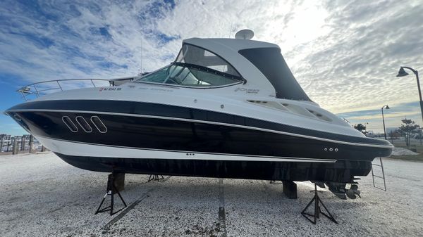 Cruisers Yachts 350 Express 