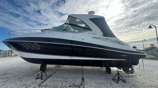 Cruisers Yachts 350 Express