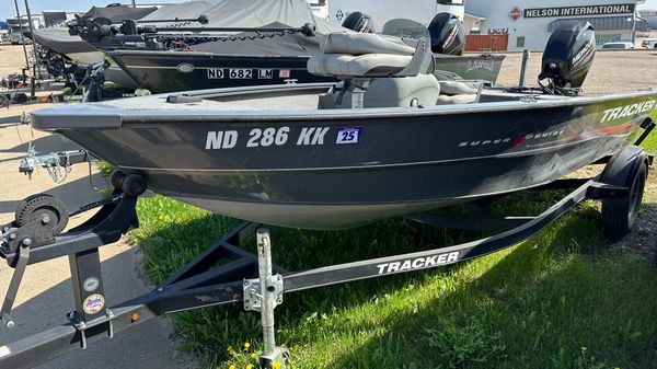 Tracker Super Guide V-16 SC