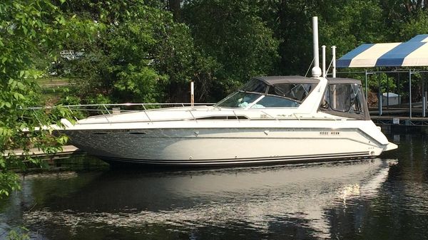 Sea Ray 370 Express Cruiser 