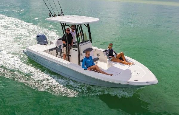 2023 Robalo 226 Cayman