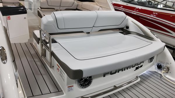 Formula 310 Bowrider image