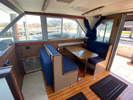 Bertram 35 Flybridge image