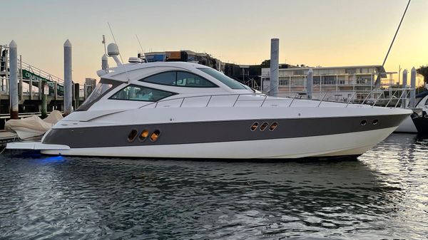 Cruisers Yachts 520 Sports Coupe