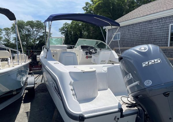 Boston-whaler VENTURA-210 image