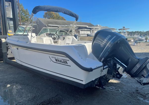 Boston-whaler VENTURA-210 image