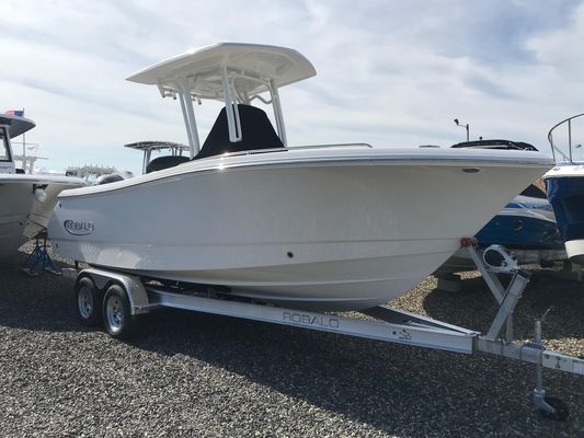 Robalo R230 Center Console - main image