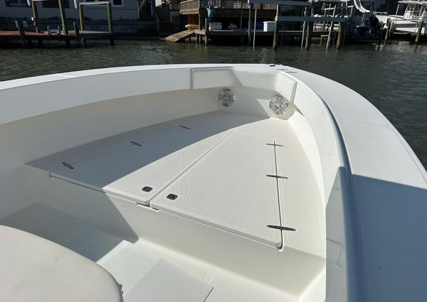 Venture 34 Center Console image