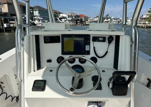 Venture 34 Center Console image