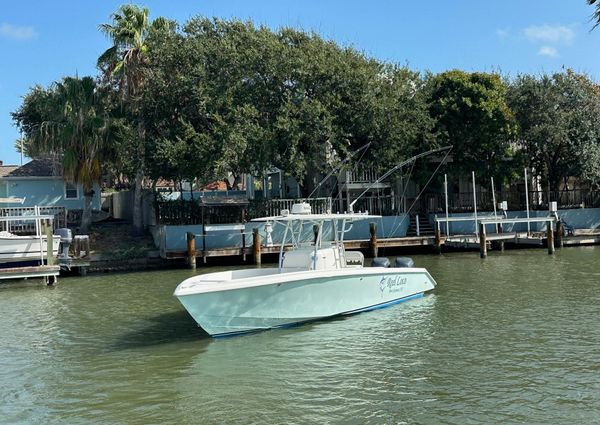 Venture 34 Center Console image