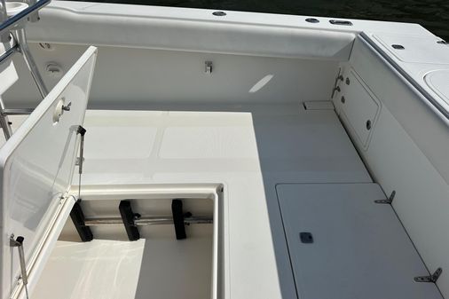 Venture 34 Center Console image