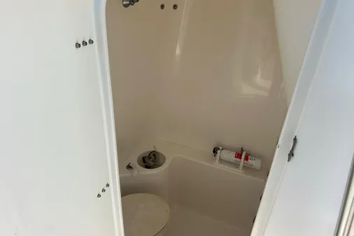 Venture 34 Center Console image