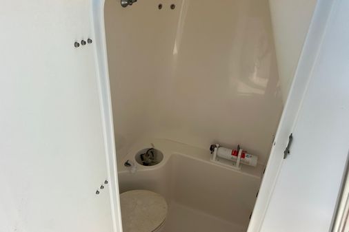 Venture 34 Center Console image