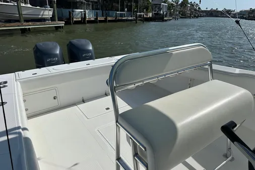 Venture 34 Center Console image