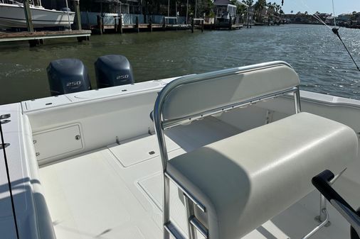 Venture 34 Center Console image
