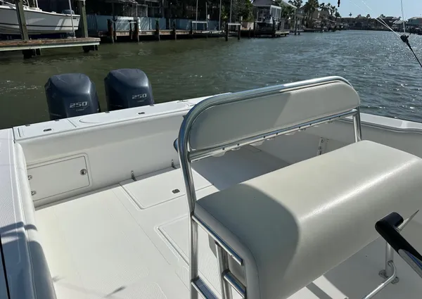 Venture 34 Center Console image