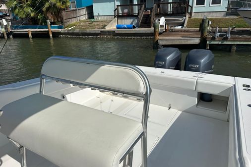 Venture 34 Center Console image