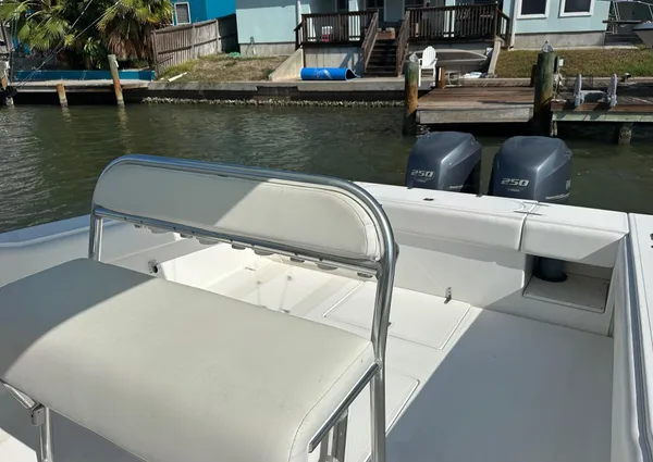 Venture 34 Center Console image