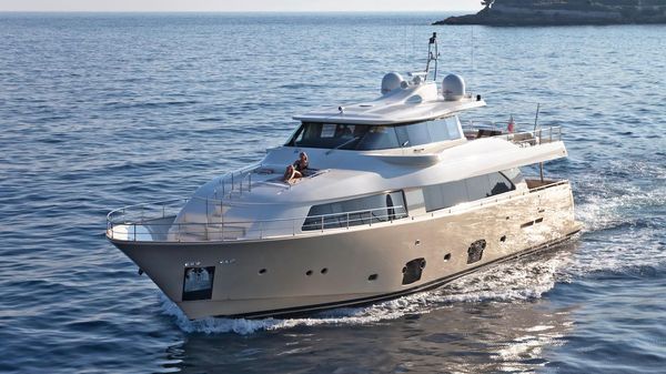 Ferretti Yachts Custom Line 