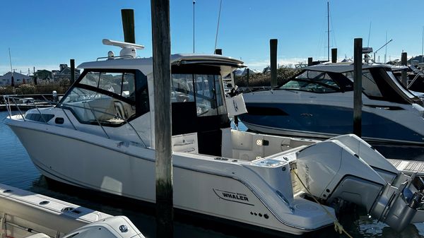 Boston Whaler 325 Conquest
