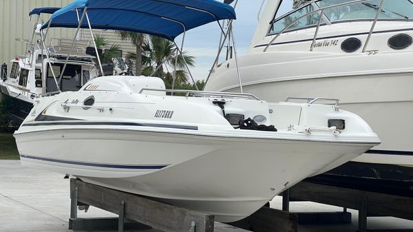 Sea Ray 240 Sundeck 