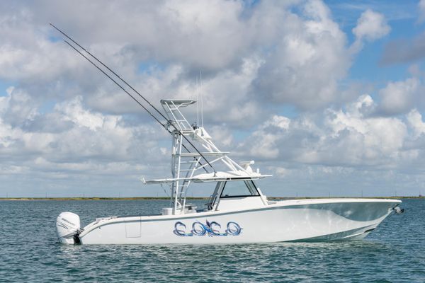 Yellowfin 42 Center Console - main image