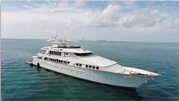 Palmer Johnson Tri-Deck image