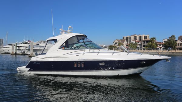 Cruisers Yachts 420 Express