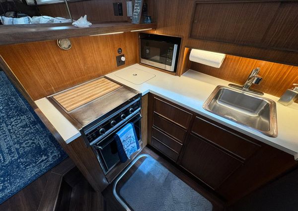 Hatteras 43 Motor Yacht image