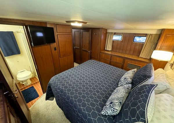 Hatteras 43 Motor Yacht image