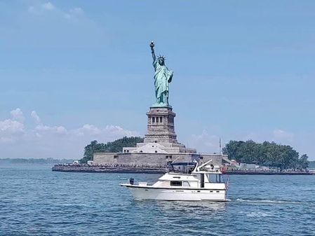 Hatteras 43 Motor Yacht image