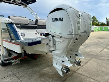 Cobalt R8-OUTBOARD image