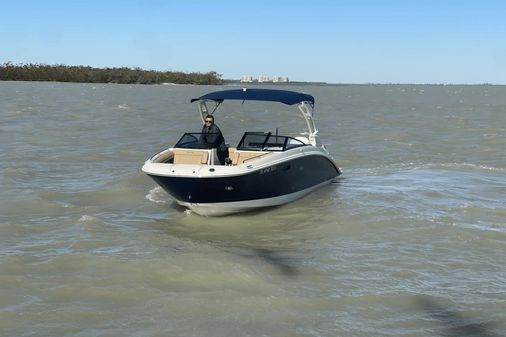 Sea Ray 270 SDX OB image