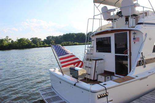 Bertram 33II Flybridge Cruiser image