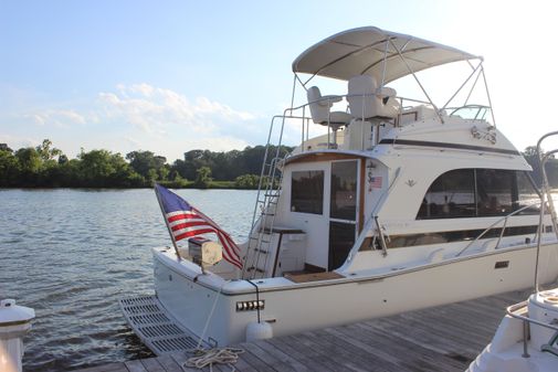 Bertram 33II Flybridge Cruiser image