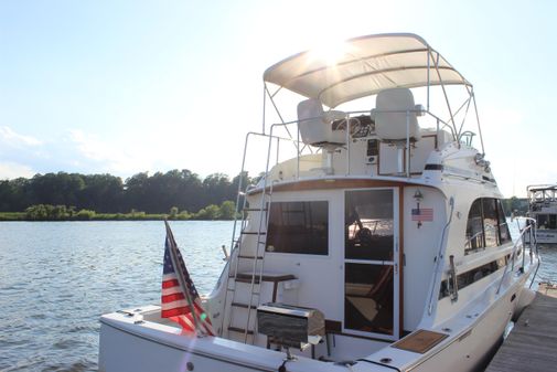 Bertram 33II Flybridge Cruiser image