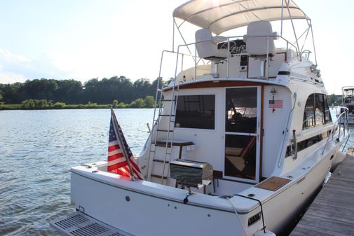 Bertram 33II Flybridge Cruiser image