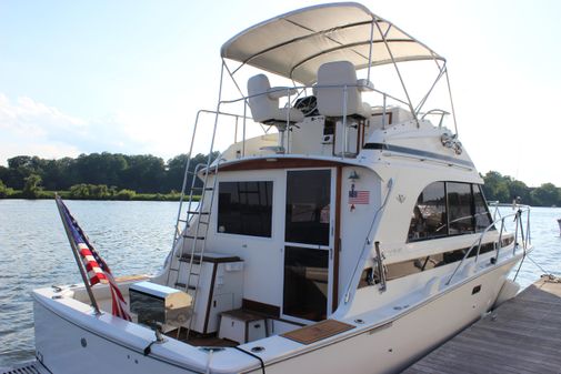 Bertram 33II Flybridge Cruiser image