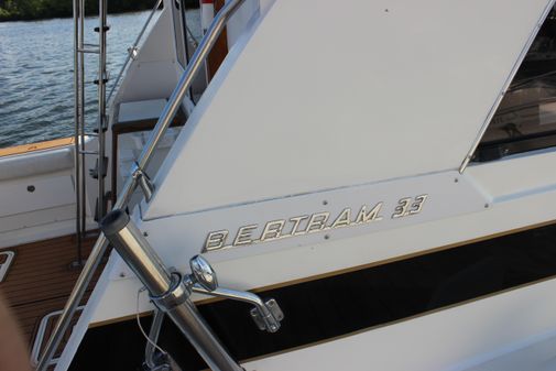 Bertram 33II Flybridge Cruiser image