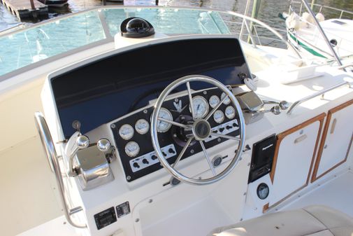 Bertram 33II Flybridge Cruiser image