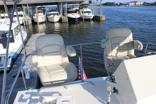 Bertram 33II Flybridge Cruiser image