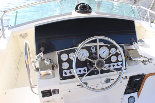 Bertram 33II Flybridge Cruiser image