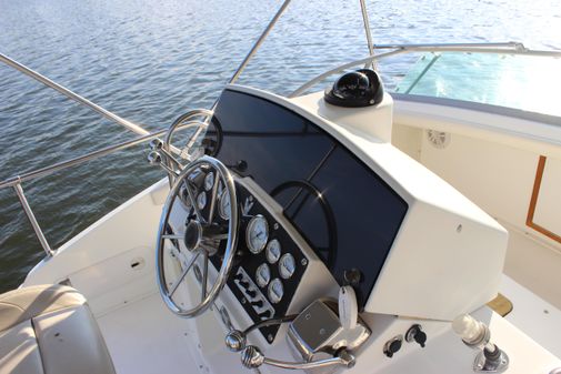 Bertram 33II Flybridge Cruiser image