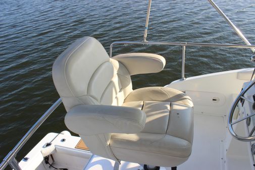 Bertram 33II Flybridge Cruiser image