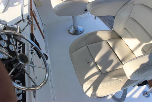 Bertram 33II Flybridge Cruiser image